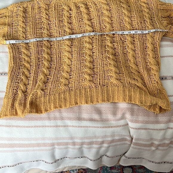 American Eagle Chenille Cable Knit Yellow Sweater Size Small - Picture 6 of 7